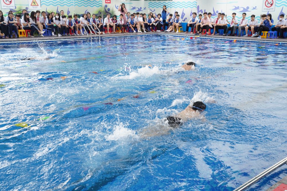 Sôi động giải bơi Đường đua xanh năm học 2023 - 2024