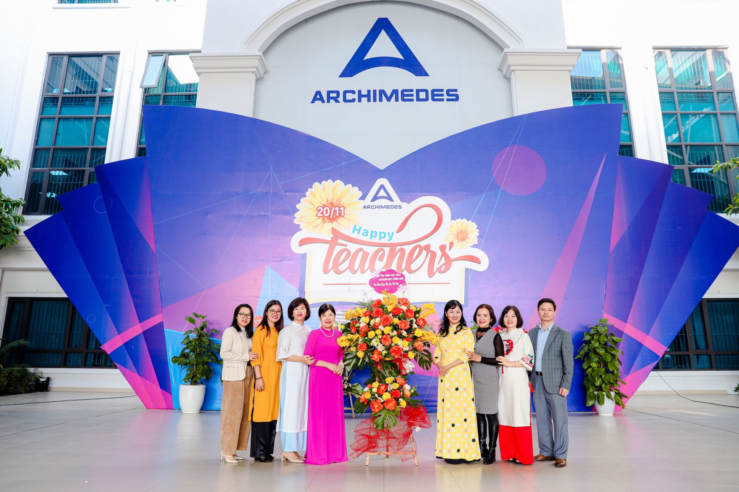 Thầy và trò cấp THCS - Trường Tiểu học, THCS & THPT Archimedes Đông Anh chào mừng Ngày Nhà giáo Việt Nam 20/11